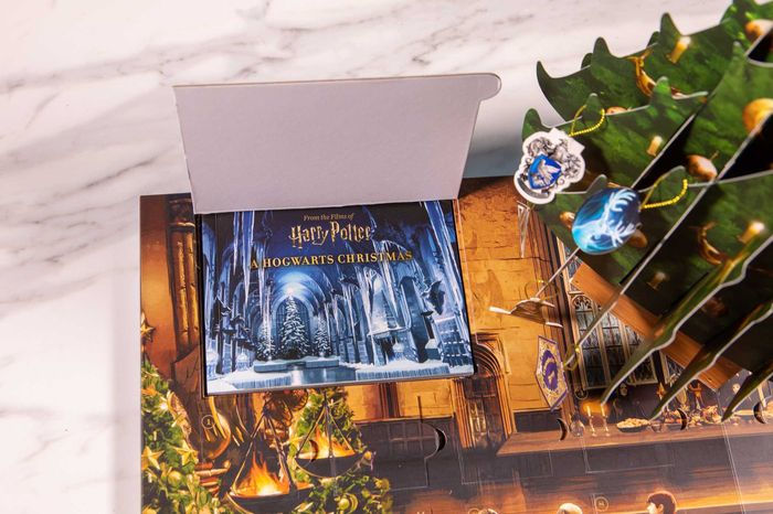Harry Potter: A Hogwarts Christmas Pop-Up (Advent Calendar) — Insight Editions